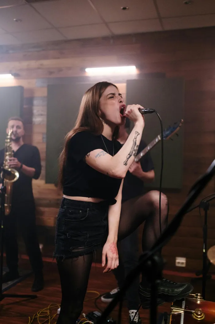 Frivol – Bandfoto